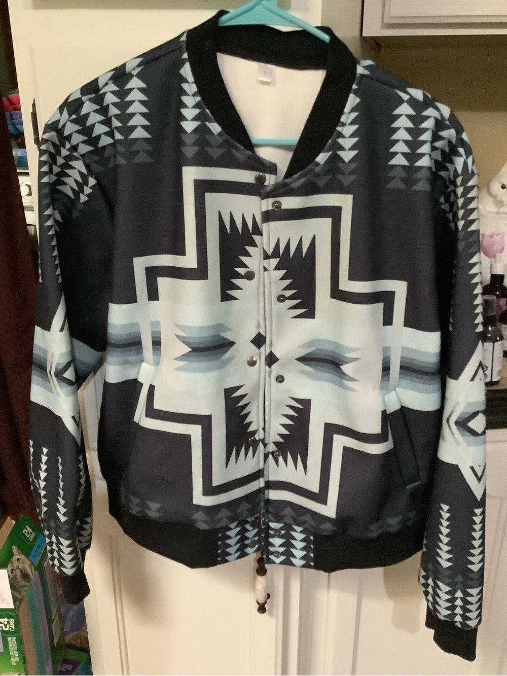 Womens Geometric Print Puffer Jacket in Black and Light Blue